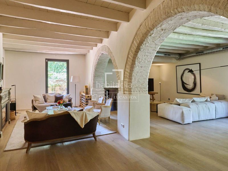 Foto 1ec750bf-b812-4335-bec1-acfcf112dd89. Chalet majestuosa masía histórica en venta con 5 dormitorios suite en Alella