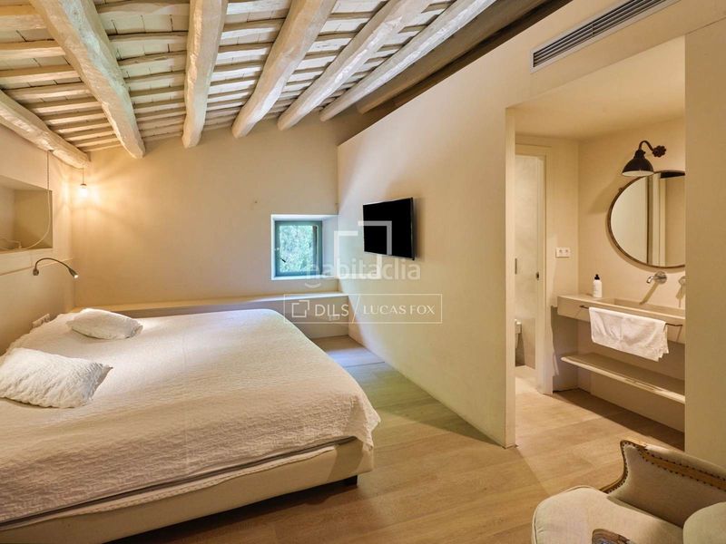 Foto 289b6c80-dae1-4b6b-b395-7ad51f4825a4. Chalet majestuosa masía histórica en venta con 5 dormitorios suite en Alella