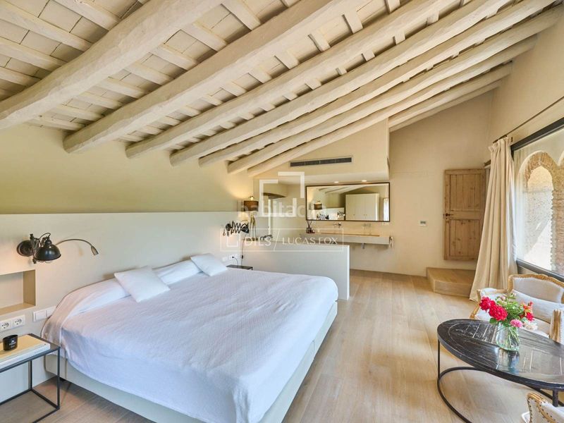 Foto 6b0fe112-7a1b-4b12-a5d6-9f5975c8b230. Chalet majestuosa masía histórica en venta con 5 dormitorios suite en Alella
