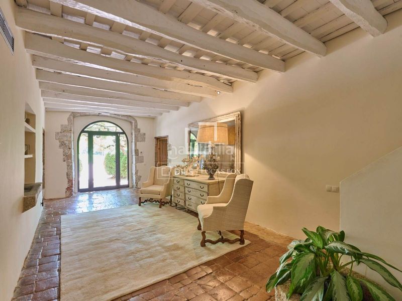 Foto 92d759a8-a02a-478c-8d62-9c94046f769a. Chalet majestuosa masía histórica en venta con 5 dormitorios suite en Alella