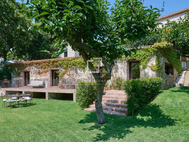 Foto 9ff3534a-aabb-4677-b101-365ff69d660d. Chalet majestuosa masía histórica en venta con 5 dormitorios suite en Alella