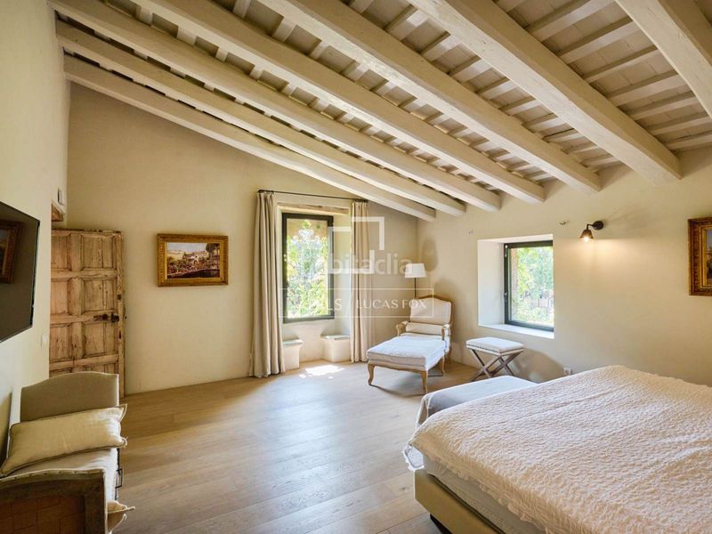 Foto a4a7623f-1c78-4c82-a6b9-80098302d47d. Chalet majestuosa masía histórica en venta con 5 dormitorios suite en Alella