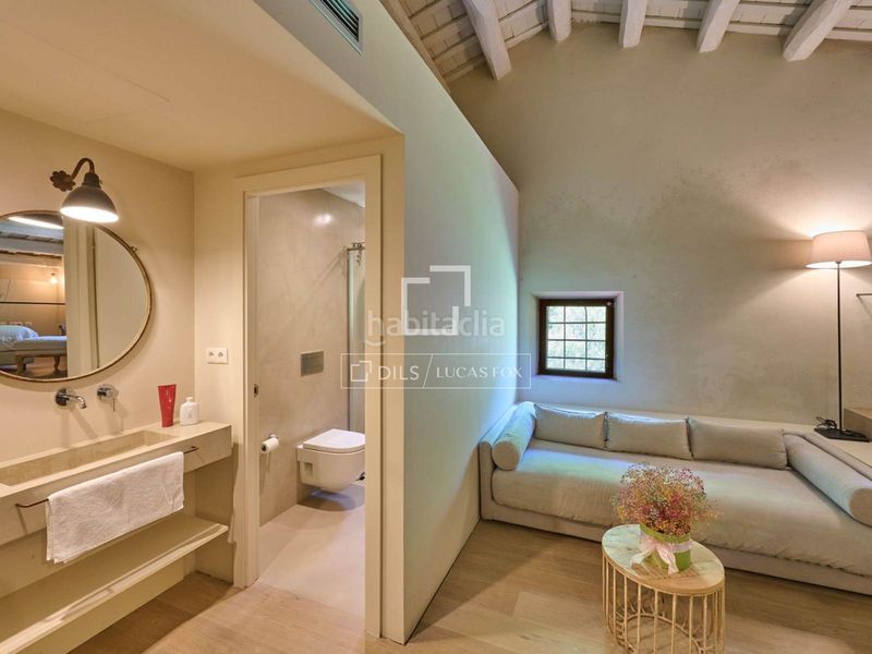 Foto cb63568a-e61a-4b10-b7dd-d2dda18a58ab. Chalet majestuosa masía histórica en venta con 5 dormitorios suite en Alella