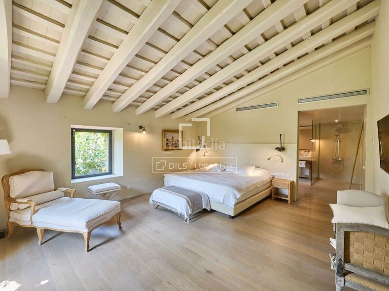 Foto dc9961ec-c50c-4e5a-9e4b-ca1962564f4e. Chalet majestuosa masía histórica en venta con 5 dormitorios suite en Alella