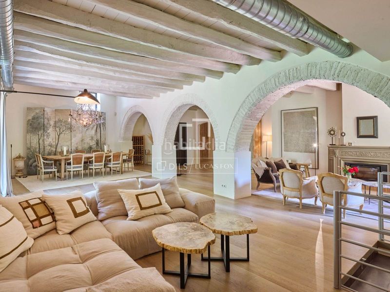Foto ed6af476-eeeb-45eb-95df-925e833ba660. Chalet majestuosa masía histórica en venta con 5 dormitorios suite en Alella