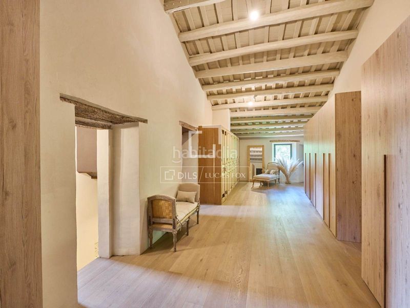Foto fbb294fa-aef5-4128-a17e-c388346b4067. Chalet majestuosa masía histórica en venta con 5 dormitorios suite en Alella