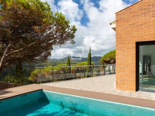 Chalet in Vallromanes. Casa nueva a estrenar de 4 dormitorios en venta en vallromanes