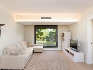 Xalet a Tiana. Espectacular casa independiente completamente reformada en venta