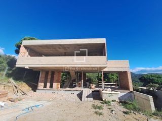 Chalet in El Mirador-La Cornisa. Casa  villa de obra nueva de 4 dormitorios con vistas al mar en