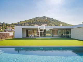 Xalet a Vallromanes. Casa  villa en excelentes condiciones de 4 dormitorios en venta