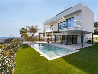 Chalet in Vilassar de Dalt. Casa de lujo de obra nueva con 4 dormitorios en venta en vilassa