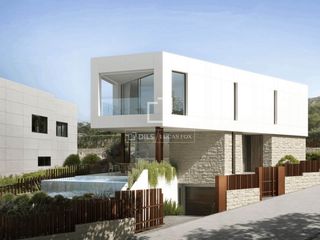 Chalet in Teià. Exclusiva casa de obra nueva con piscina y ascensor en venta en