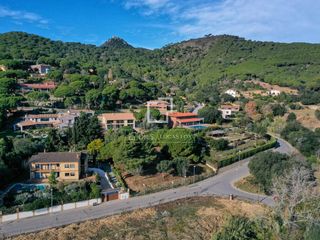 Finca rústica en Cabrera de Mar. Parcela edificable llana con fantásticas vistas al mar en venta