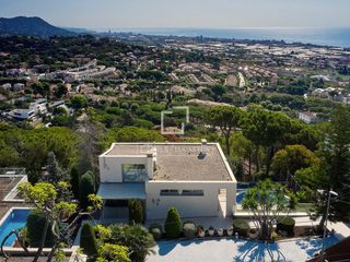 Chalet in Premià de Dalt. Casa con excelentes vistas al mar en venta en premià de dalt