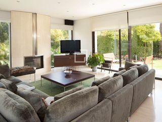 Chalet in Alella. Villa de diseño en venta en alella, a 20 minutos de barcelona, a