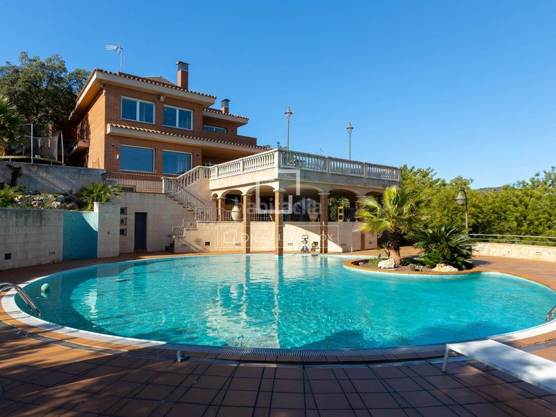 Foto cef3f0db-426f-409d-8420-614a0bb4800f. Xalet amb calefacció aparcament piscina a Alella