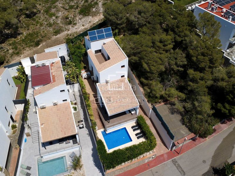 Foto 4b13f40b-8400-4681-b381-e1f4e56b9046. Xalet amb calefacció aparcament piscina a Vallpineda-Santa Bàrbara Sitges