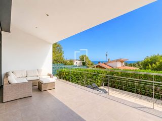 Chalet in Vallpineda - Rocamar. Casa  luminosa con amplias vistas y piscina en vallpineda, cerca