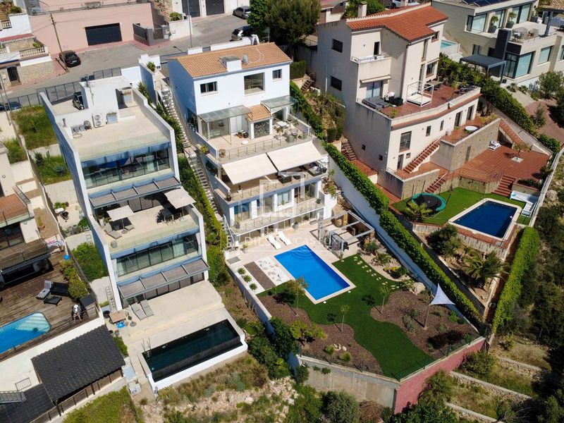 Foto be20656f-6fa6-4ef3-b427-7194bde50df4. Xalet amb calefacció aparcament piscina a Levantina - Montgavina - Quintmar Sitges