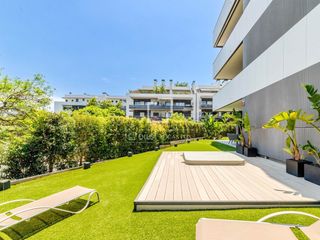 Pis a Aiguadolç - Sant Sebastià. Piso moderno de 3 dormitorios con jardín privado   y vistas a la