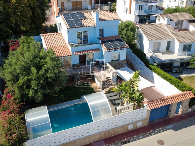 Foto 27beff32-d0d3-4ee5-a427-bf7fa2f38051. Xalet amb calefacció aparcament piscina a Vallpineda-Santa Bàrbara Sitges