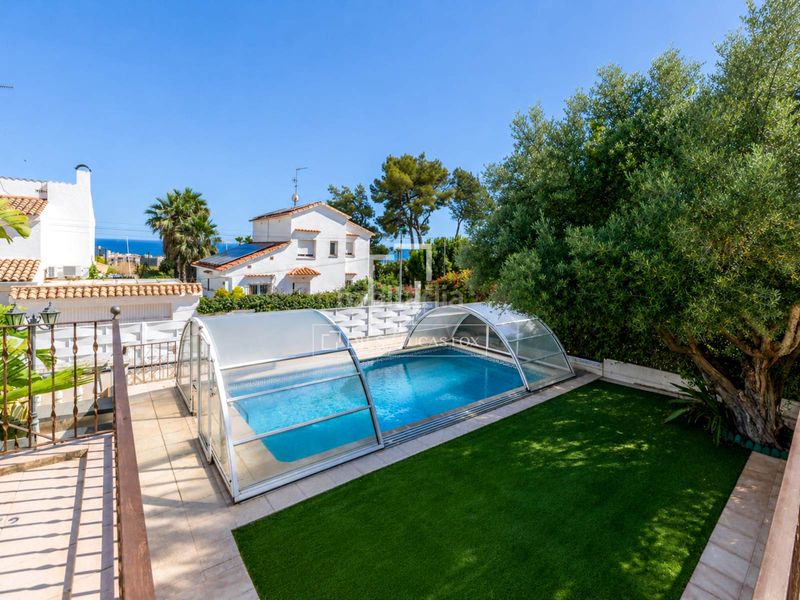 Foto 44532a01-e021-4978-91eb-20cd2afef1ef. Xalet amb calefacció aparcament piscina a Vallpineda-Santa Bàrbara Sitges