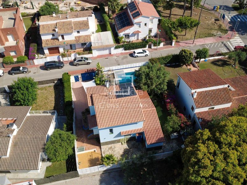 Foto 54e94a9e-3f5d-492f-b8e2-4ac716415835. Xalet amb calefacció aparcament piscina a Vallpineda-Santa Bàrbara Sitges
