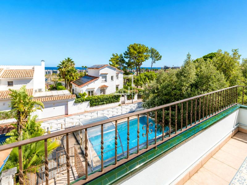Foto 9005fbdf-6e4d-4ae2-abb5-f976fa197ff6. Xalet amb calefacció aparcament piscina a Vallpineda-Santa Bàrbara Sitges