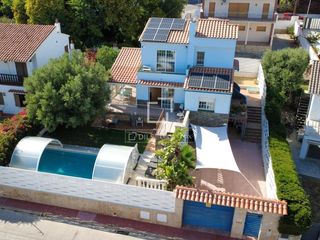 Chalet en Vallpineda-Santa Bàrbara. Casa de 5 dormitorios en venta en vallpineda, sitges