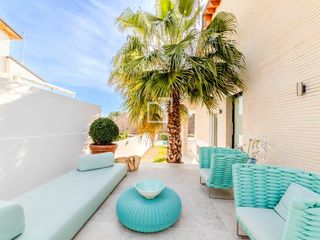 Chalet in Levantina - Montgavina - Quintmar. Casa pareada con jardín y piscina en venta en levantina, sitges
