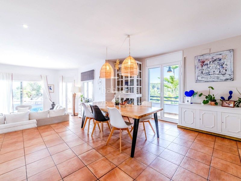 Foto 27612ba7-4f6b-46a5-9878-1104951d7465. Chalet preciosa villa mediterránea con vistas al mar y a la montaña, en venta . en Sant Pere de Ribes