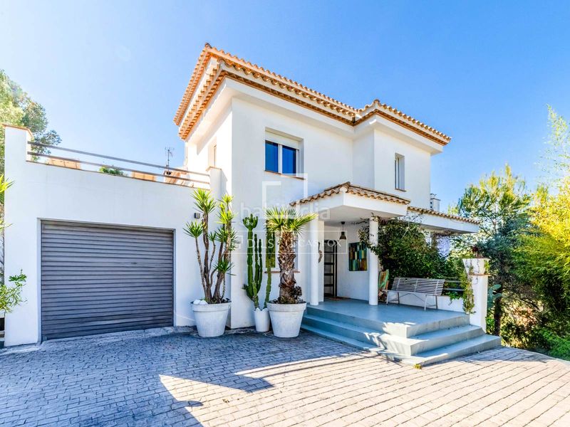 Foto 54a4864d-cee2-4cf0-af81-413ab5023cec. Chalet preciosa villa mediterránea con vistas al mar y a la montaña, en venta . en Sant Pere de Ribes