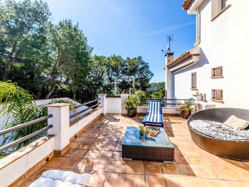 Foto 751b715e-bca4-412a-b7eb-73d56bc660fd. Chalet preciosa villa mediterránea con vistas al mar y a la montaña, en venta . en Sant Pere de Ribes