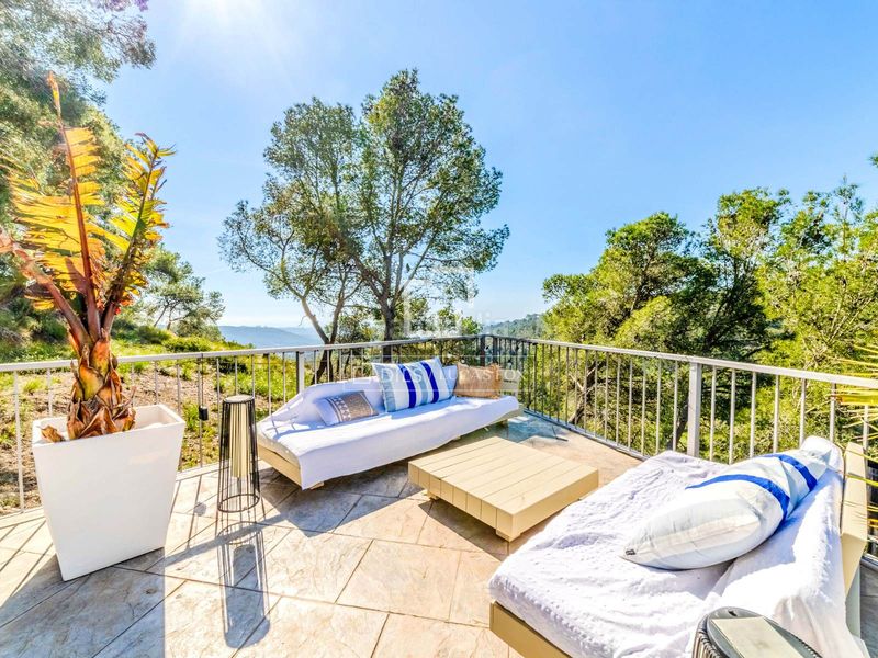 Foto 8e1f531f-7b09-4db9-90f9-ac17cdcafd60. Chalet preciosa villa mediterránea con vistas al mar y a la montaña, en venta . en Sant Pere de Ribes