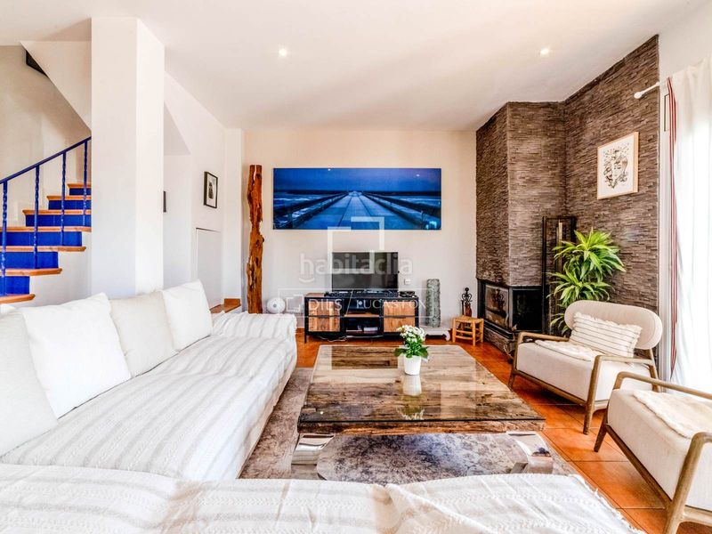 Foto a0cf8e38-f94c-4638-baf7-e8d974ab126a. Chalet preciosa villa mediterránea con vistas al mar y a la montaña, en venta . en Sant Pere de Ribes