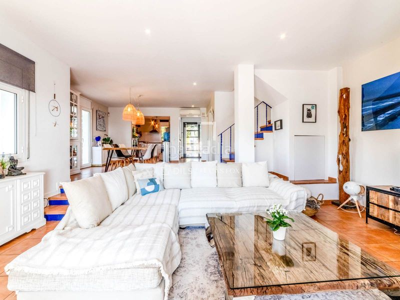 Foto b2f6364c-d30f-44a8-9d29-959df4f9f0db. Chalet preciosa villa mediterránea con vistas al mar y a la montaña, en venta . en Sant Pere de Ribes