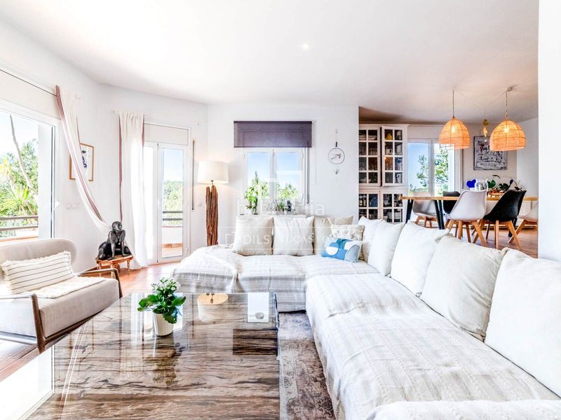 Foto c8e63087-6bd1-42a1-9cd3-bef5ba06fb4c. Chalet preciosa villa mediterránea con vistas al mar y a la montaña, en venta . en Sant Pere de Ribes