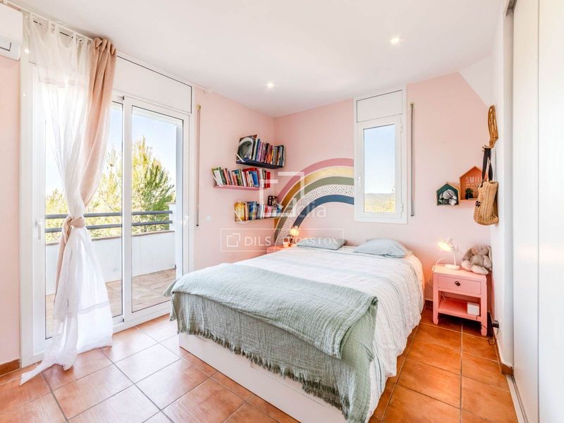Foto debd4f35-9c13-4d0b-913c-c36f5e97c7dc. Chalet preciosa villa mediterránea con vistas al mar y a la montaña, en venta . en Sant Pere de Ribes