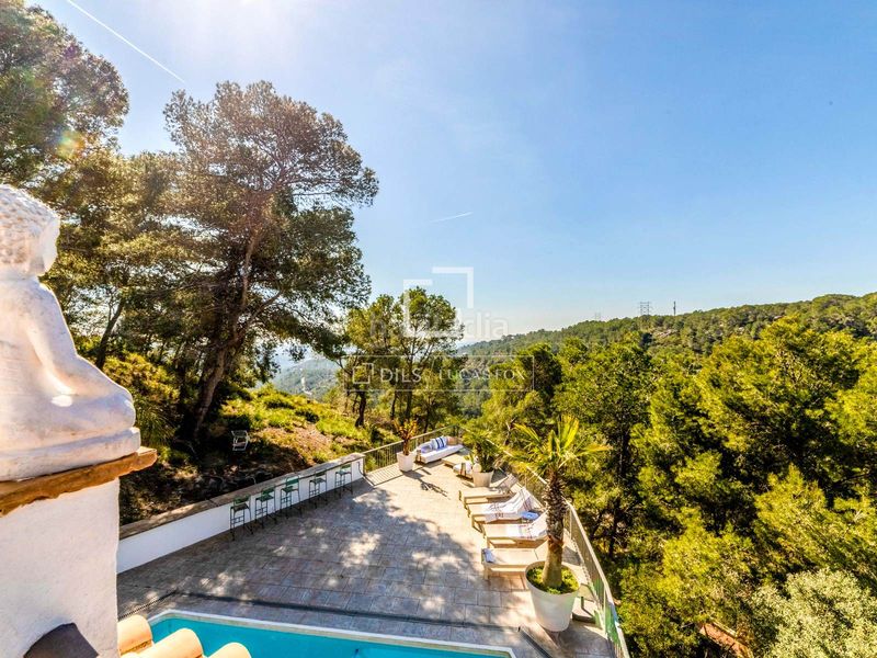 Foto ecc465a4-4ef1-45ad-9b96-3596df5bd85c. Chalet preciosa villa mediterránea con vistas al mar y a la montaña, en venta . en Sant Pere de Ribes
