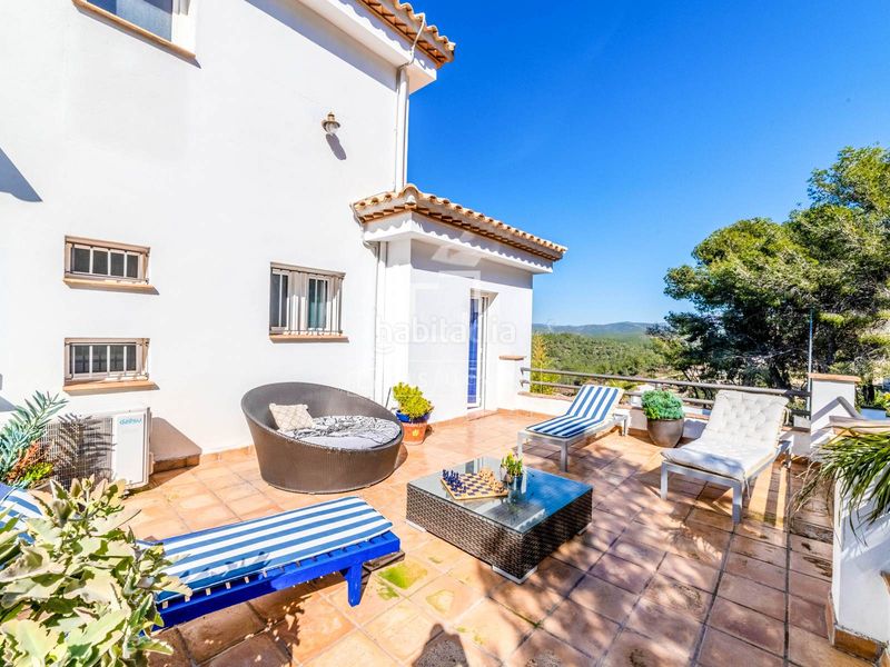 Foto eccbb751-98f0-4963-ad43-3476f0dd7883. Chalet preciosa villa mediterránea con vistas al mar y a la montaña, en venta . en Sant Pere de Ribes
