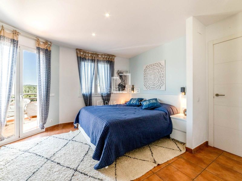 Foto f643636d-4e1c-4e09-8a9e-ad862dff3c19. Chalet preciosa villa mediterránea con vistas al mar y a la montaña, en venta . en Sant Pere de Ribes