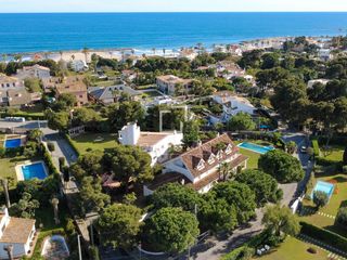 Chalet in Can Girona - Terramar - Vinyet. Casa grande de 4 plantas con piscina en venta en terramar, sitge