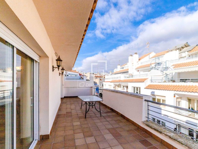 Foto 0df54c4f-2e1d-41ea-9245-560edfee53ac. Àtic amb aparcament a Centre Sitges