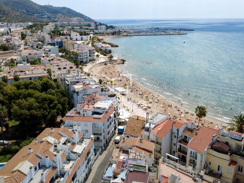 Foto 4b9f9557-9075-443c-8a2a-996321cb5c79. Àtic amb aparcament a Centre Sitges
