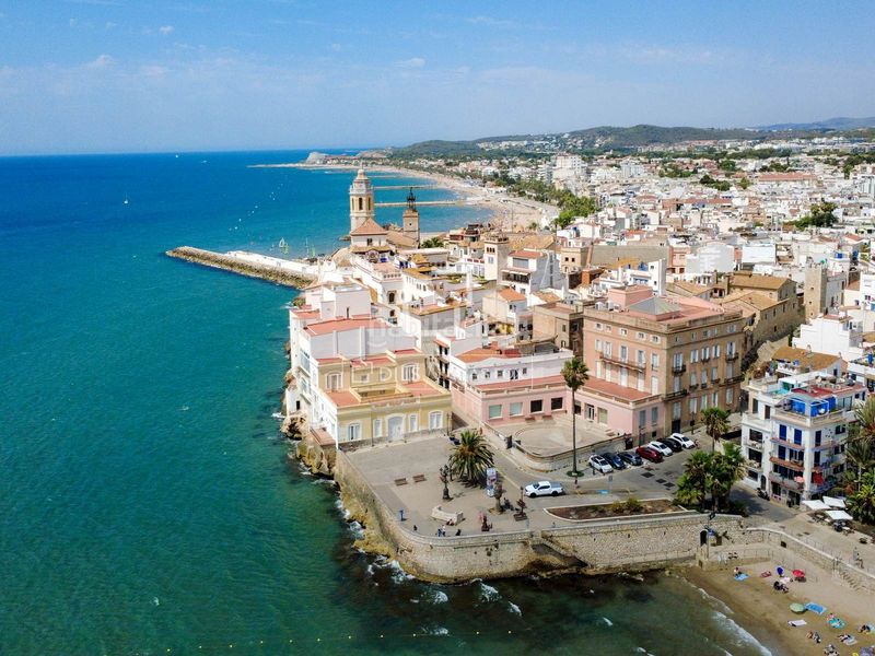 Foto a2a2bf88-2822-4130-b470-44eb1bb2584f. Àtic amb aparcament a Centre Sitges