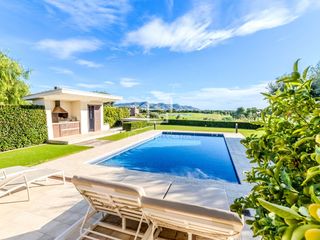 Chalet in Can Girona - Terramar - Vinyet. Excepcional villa moderna con vistas al campo de golf terramar e