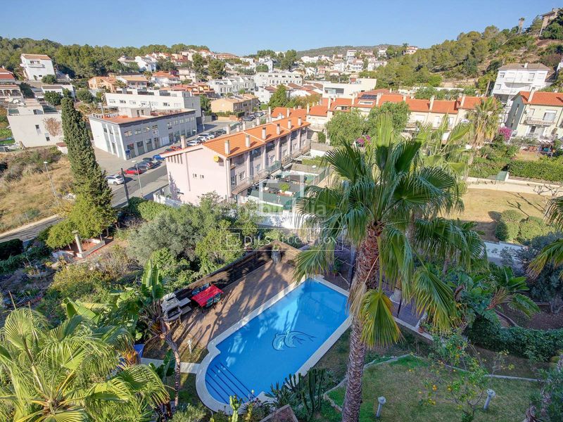Foto 4e4f010d-ff74-454f-9f74-ab43d56f6157. Xalet amb calefacció aparcament piscina a Levantina - Montgavina - Quintmar Sitges