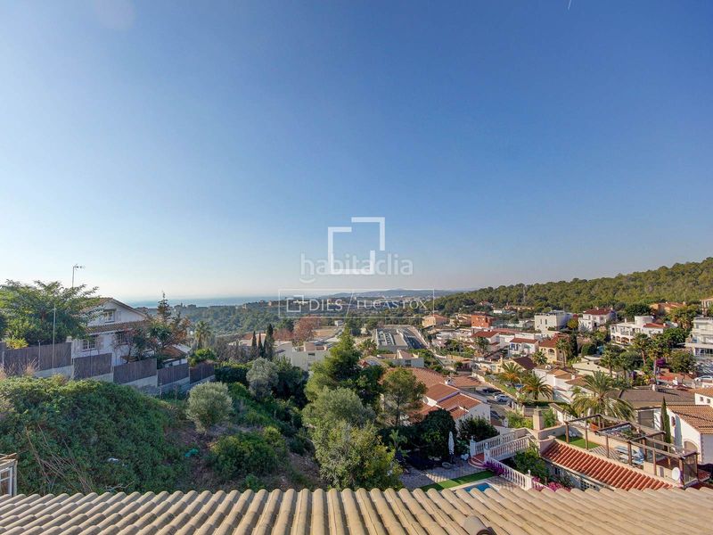 Foto 59049389-c09c-47a2-aa0a-ba98a2498db5. Xalet amb calefacció aparcament piscina a Levantina - Montgavina - Quintmar Sitges
