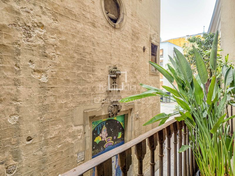 Foto 7ee17d52-f9d3-4586-9152-c58a3a2bb0e0. Pis amb calefacció piscina a Gòtic Barcelona