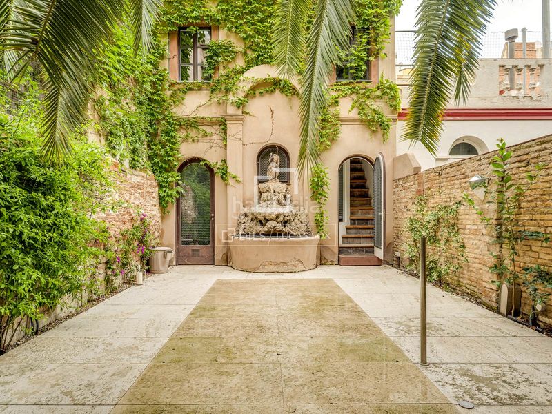 Foto ea4c3ef7-c8eb-49b5-9fa2-7f3b33299e45. Pis amb calefacció piscina a Gòtic Barcelona